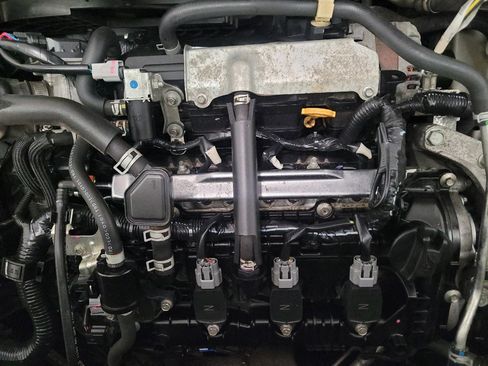 Used 2021 Nissan Versa SV FWD image 30