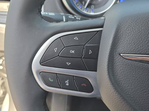 Used 2023 Chrysler 300 Touring RWD image 16