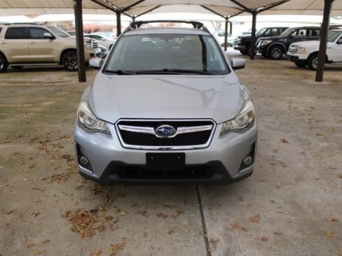 Used 2017 Subaru Crosstrek 2.0i Premium image 2