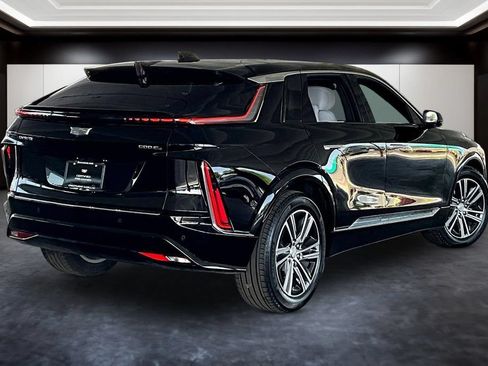 Certified 2024 Cadillac Lyriq Luxury AWD/4WD image 6