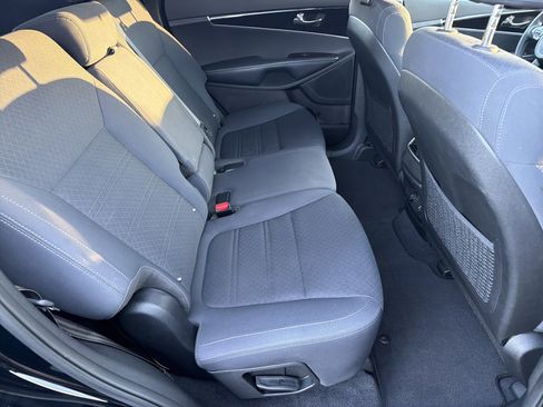 Used 2018 Kia Sorento LX image 15