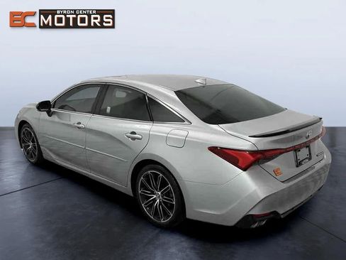Used 2019 Toyota Avalon Touring image 4