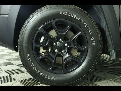 Used 2022 Jeep Cherokee Trailhawk w/ Premium Leather Package image 15