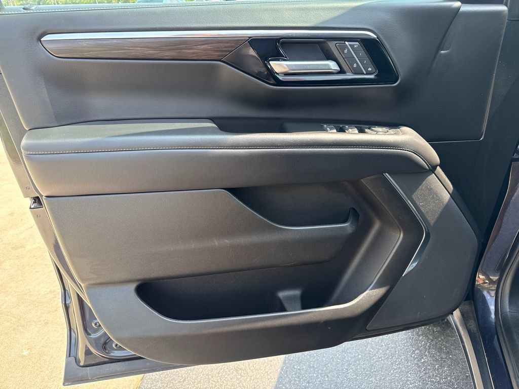 Certified 2025 Chevrolet Tahoe Z71 AWD/4WD image 27