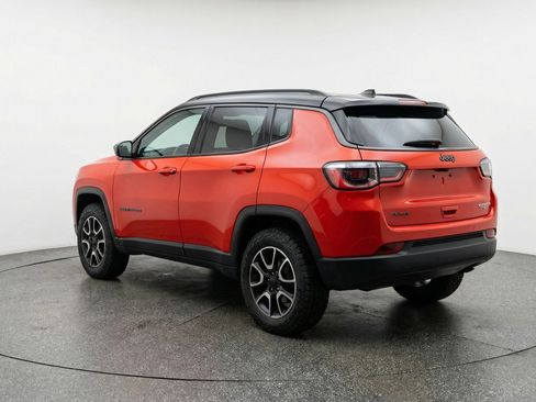 Used 2025 Jeep Compass Trailhawk image 6