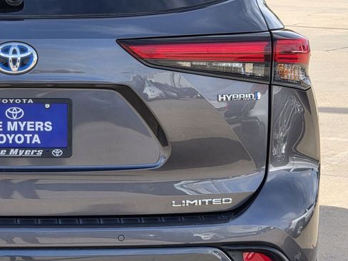 Used 2023 Toyota Highlander Limited AWD/4WD image 9