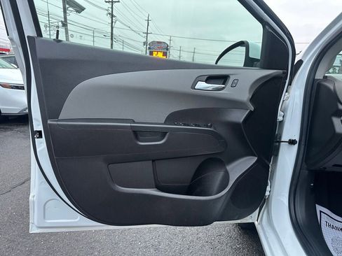 Used 2016 Chevrolet Sonic LT image 9