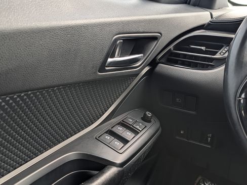 Used 2018 Toyota C-HR XLE FWD image 20
