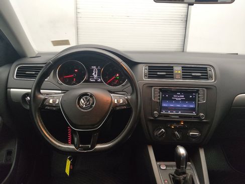 Used 2017 Volkswagen Jetta SE FWD image 22