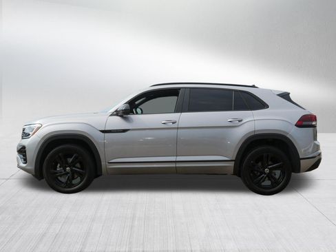Used 2026 Volkswagen Atlas Cross Sport SEL R-Line AWD/4WD image 4