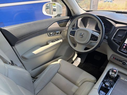 Used 2023 Volvo XC90 T8 Ultimate AWD/4WD image 12