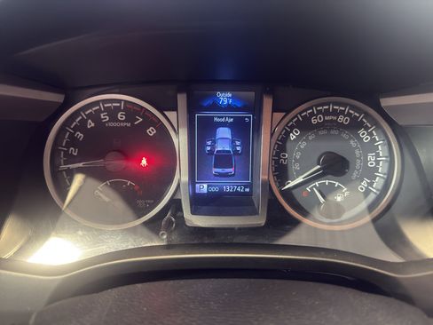 Used 2021 Toyota Tacoma Limited w/ Nightshade Package image 18