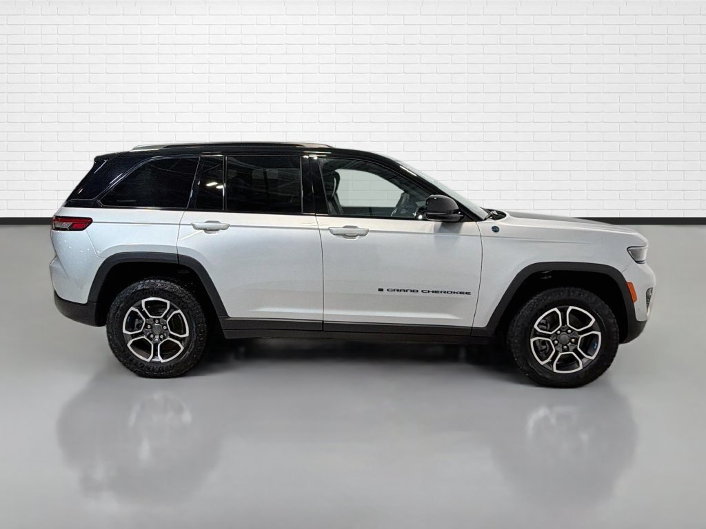 Used 2023 Jeep Grand Cherokee Trailhawk w/ Advanced Protech Group II AWD/4WD image 10