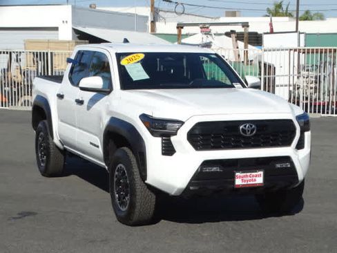 Used 2025 Toyota Tacoma TRD Off-Road image 2