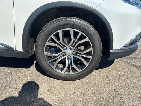 Used 2017 Mitsubishi Outlander ES AWD/4WD image 9