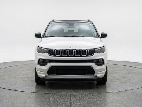 Used 2025 Jeep Compass Limited AWD/4WD image 2