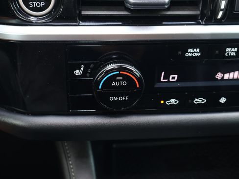 Used 2024 Nissan Pathfinder SL FWD image 28