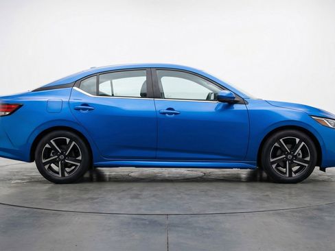 Used 2025 Nissan Sentra SV image 11