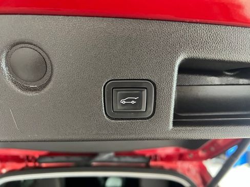 Used 2024 Chevrolet Equinox Premier AWD/4WD image 9