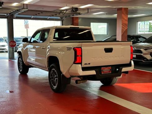 Certified 2024 Toyota Tacoma TRD Sport AWD/4WD image 5