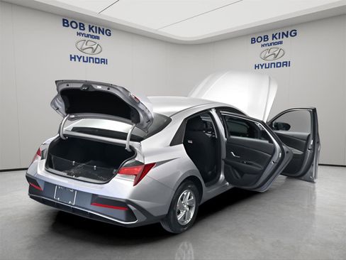 New 2026 Hyundai Elantra SE FWD image 25