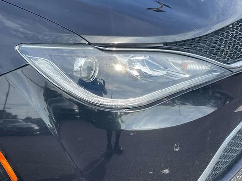 Used 2020 Chrysler Pacifica Touring-L Plus w/ Advanced Safetytec Group FWD image 3