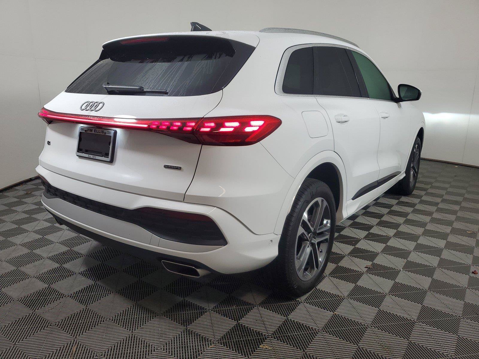 Used 2025 Audi Q5 Premium w/ Convenience Package AWD/4WD image 6