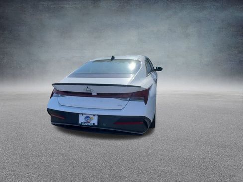 Used 2025 Hyundai Elantra SEL image 21