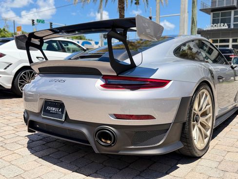 Used 2018 Porsche 911 GT2 RS RWD image 17