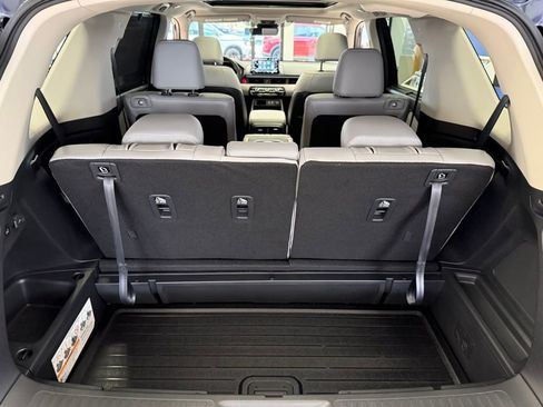 New 2025 Honda Pilot Touring image 13