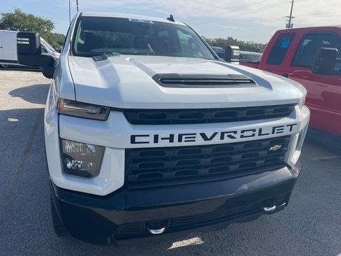 Used 2022 Chevrolet Silverado 2500 Custom w/ Custom Value Package AWD/4WD image 4