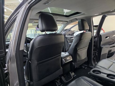 Used 2017 Toyota Highlander SE FWD image 27