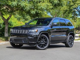 Used 2017 Jeep Grand Cherokee Altitude image 1