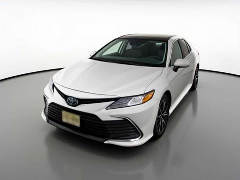 Used 2023 Toyota Camry XLE image 1