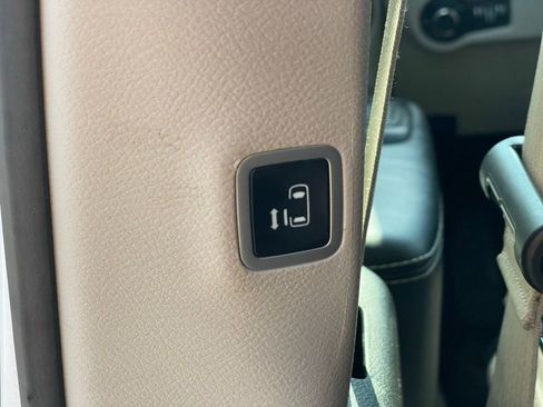 Used 2023 Chrysler Voyager LX image 13