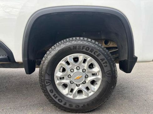 Used 2025 Chevrolet Silverado 2500 LT AWD/4WD image 4