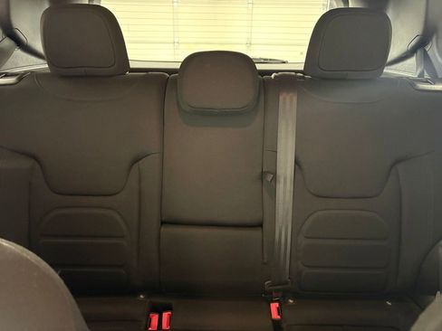 Used 2018 Jeep Renegade Latitude w/ Popular Equipment Group AWD/4WD image 38