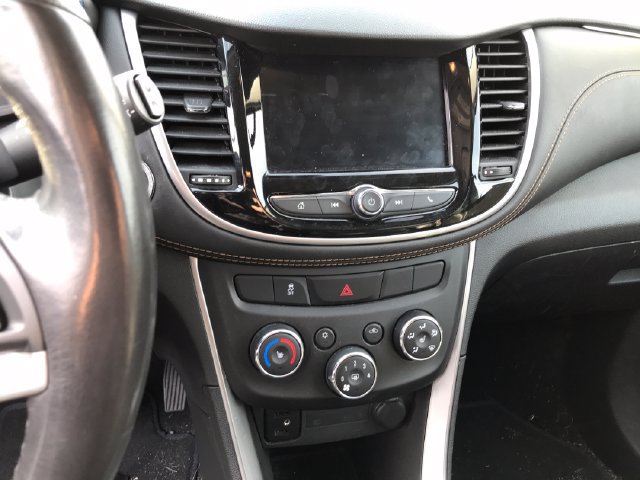 Used 2022 Chevrolet Trax LT w/ Premium Seat Package AWD/4WD image 31