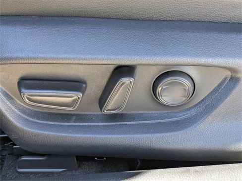 Used 2025 Toyota Camry SE image 17