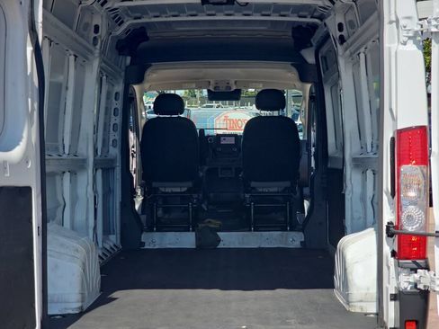 Used 2025 RAM ProMaster 2500 w/ Convenience Group FWD image 12