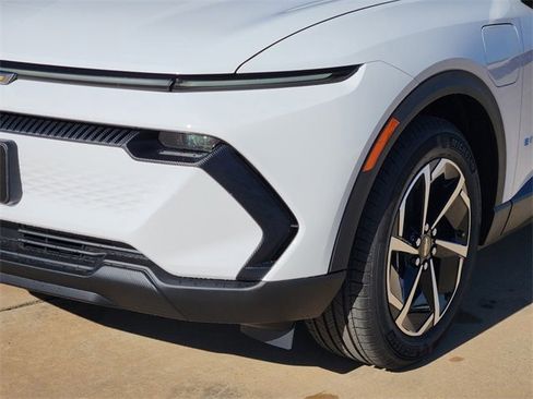 New 2026 Chevrolet Equinox EV LT image 7