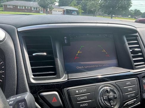 Used 2018 Nissan Pathfinder SV AWD/4WD image 21