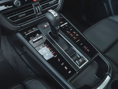 New 2026 Porsche Macan GTS image 22