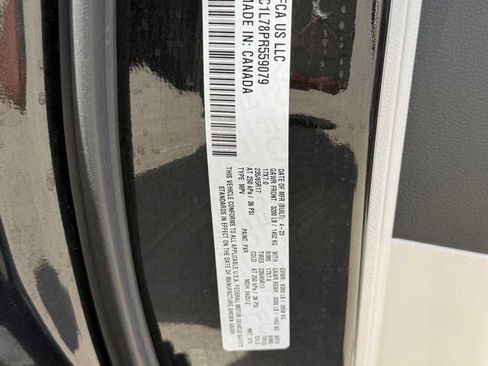 Used 2023 Chrysler Pacifica Touring-L FWD image 34