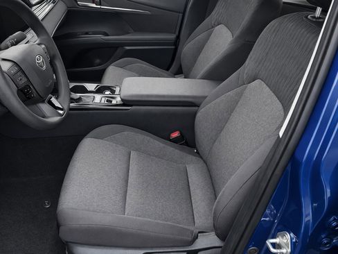 Used 2025 Toyota Camry LE image 13