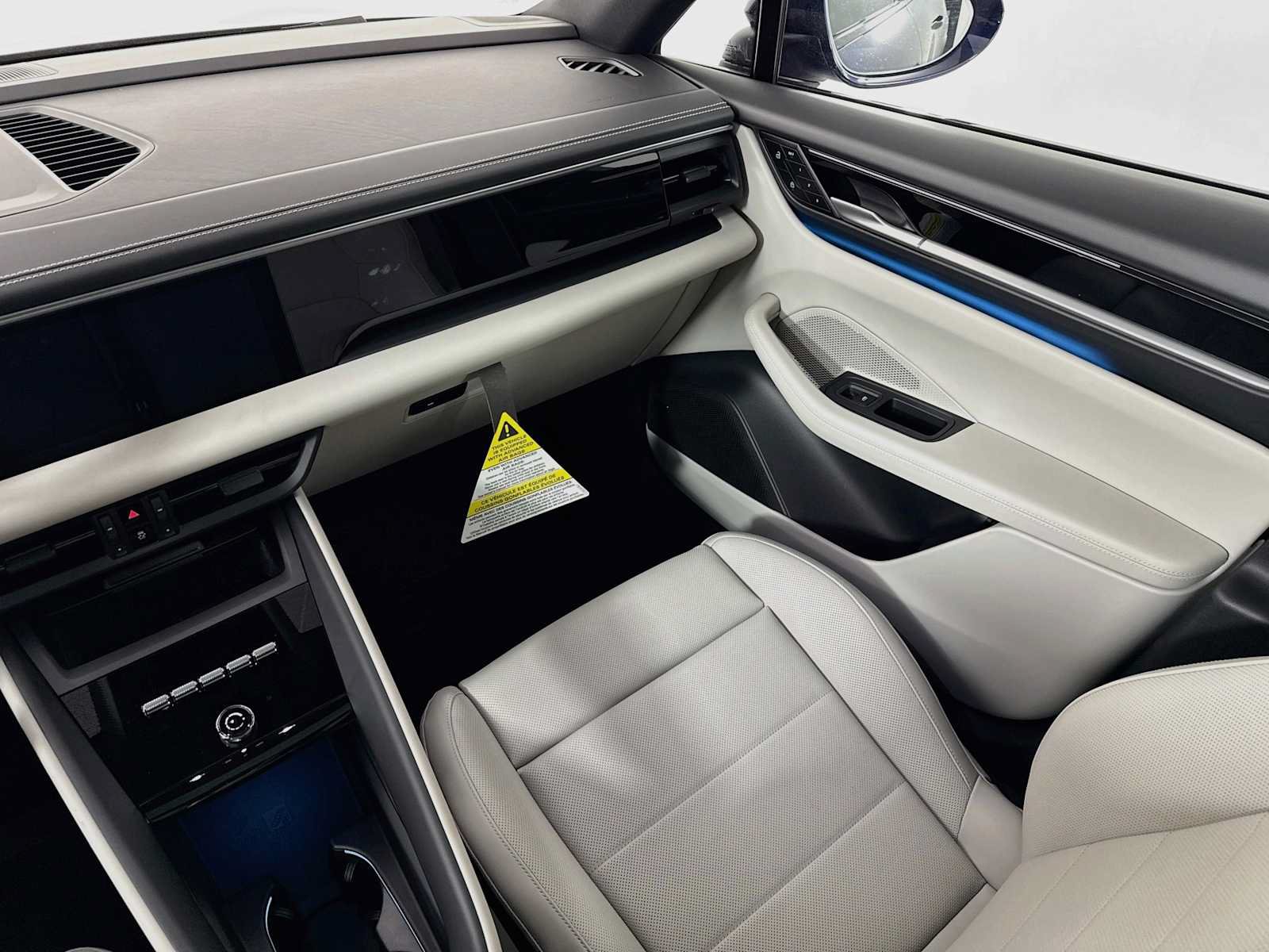 Used 2026 Porsche Macan Electric RWD image 25