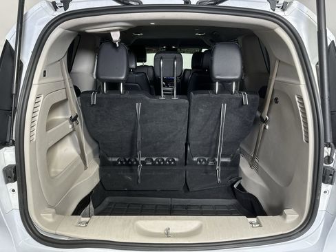 Used 2022 Chrysler Pacifica Touring-L image 28