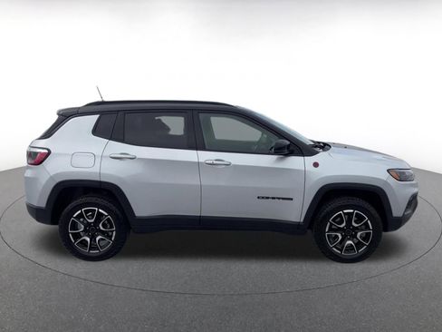 Used 2025 Jeep Compass Trailhawk AWD/4WD image 16
