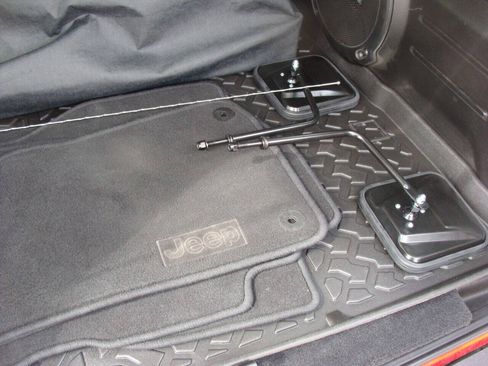 Used 2020 Jeep Wrangler Unlimited Sahara w/ Uconnect 4C Nav & Sound Group AWD/4WD image 16