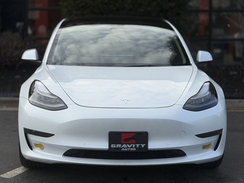 Used 2022 Tesla Model 3 Standard Range image 3